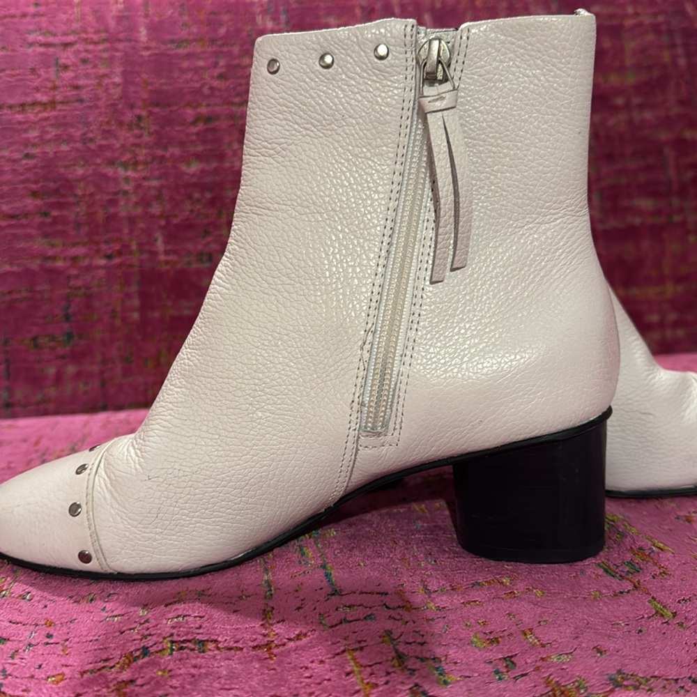 White leather ankle boots sz 6.5, EUC - Picture 5 of 6